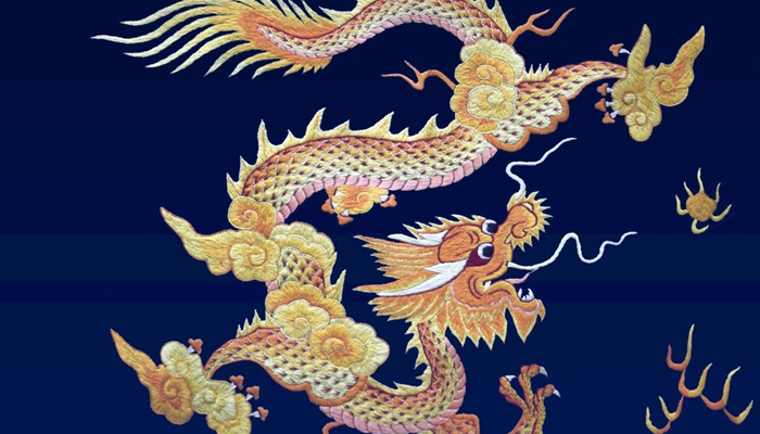 梦见天上有龙在飞(梦见天上有龙在飞然后掉下来)
