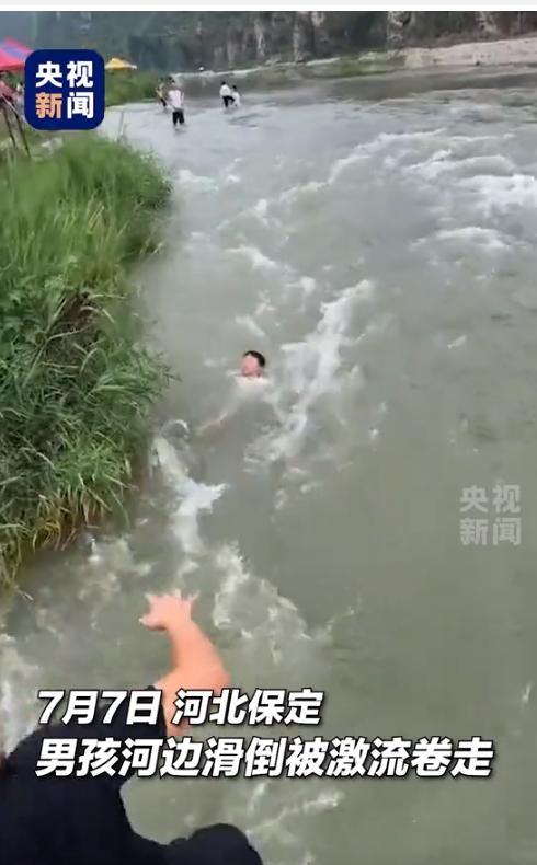 梦见跳入水中(梦见跳入水中救人什么意思)