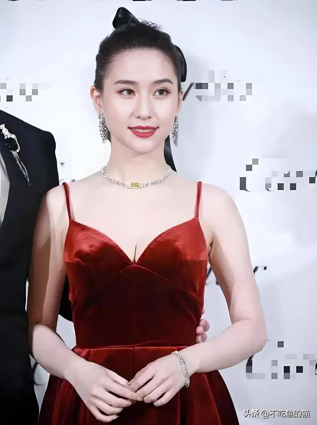 何超莲个人资料简介(何超欣个人资料和图片)