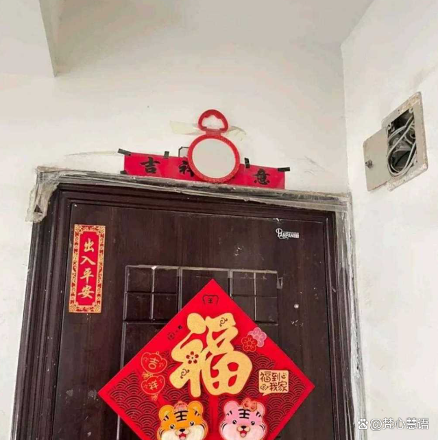 镜子能对着门口吗(卫生间洗脸盆镜子能对着门口吗)