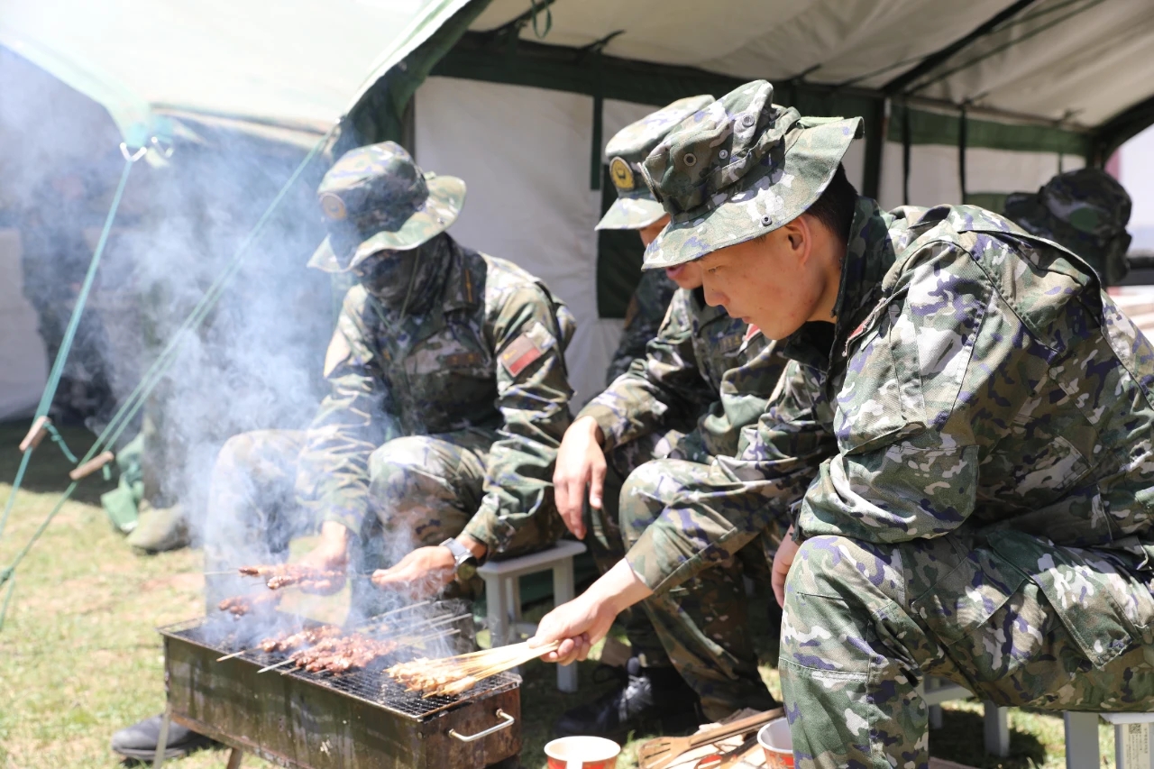 当兵5年出来都干嘛了(当兵五年在里面干些什么)