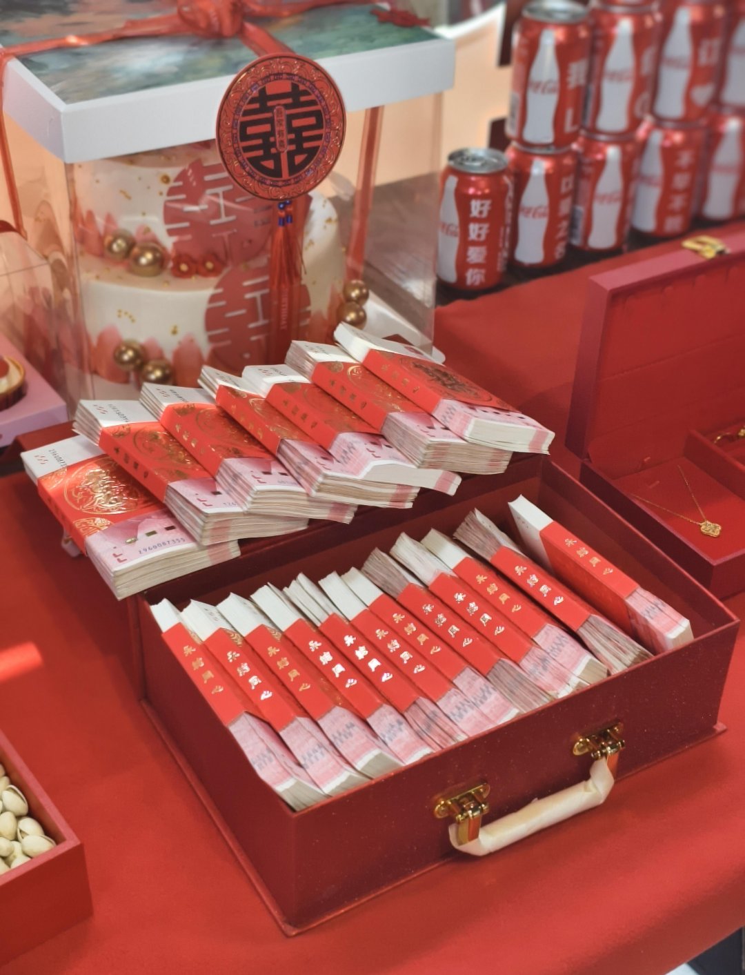 订婚朋友要给份子钱吗(好朋友订婚发红包多少吉祥)