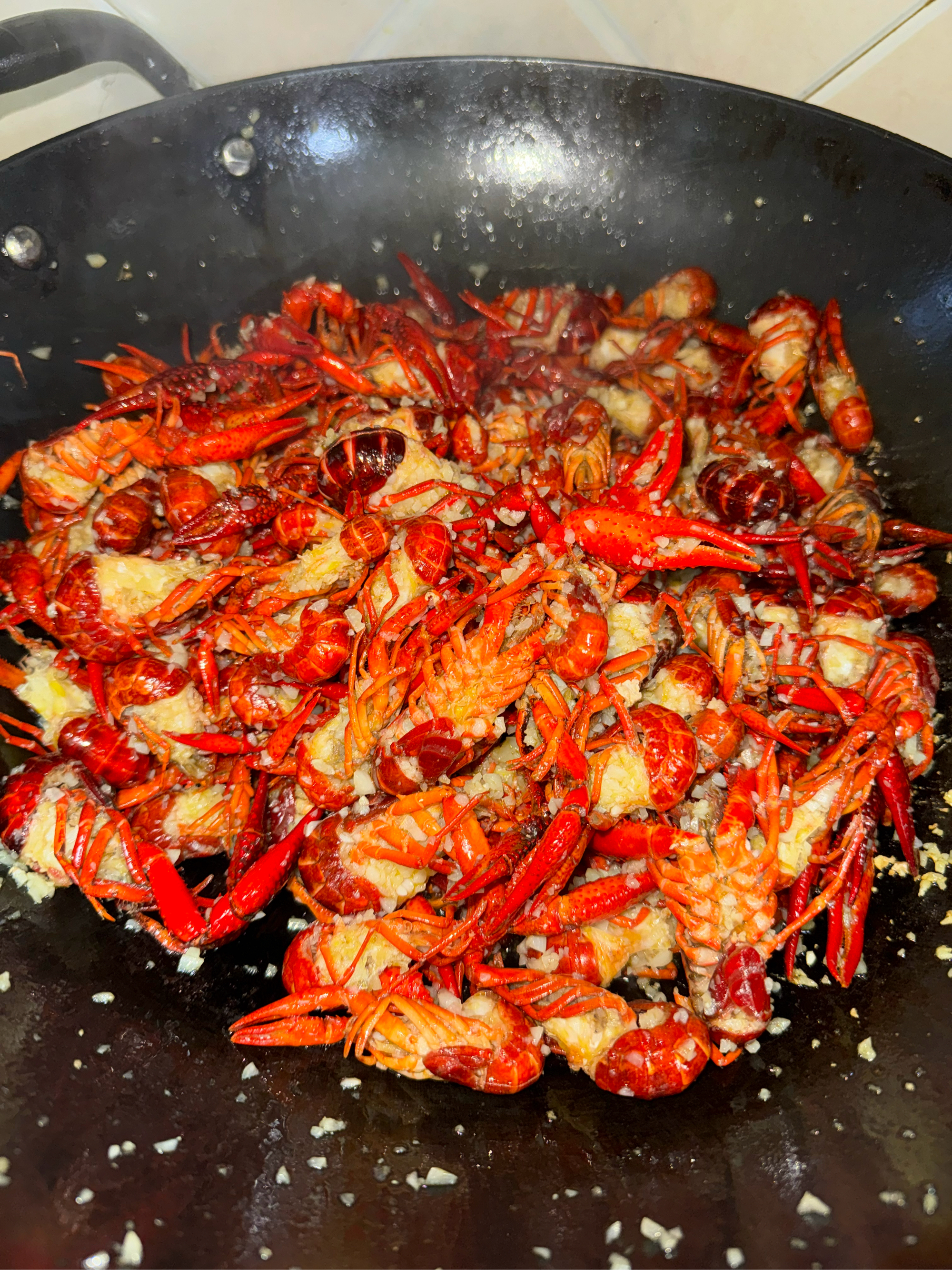 吃小龙虾配什么饮料是最佳(小龙虾可以喝什么饮料一起吃)