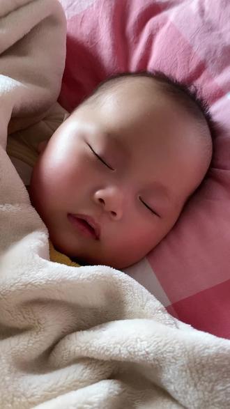 梦见自己莫名其妙有了个孩子(梦见自己莫名其妙有了个孩子母亲不给见)