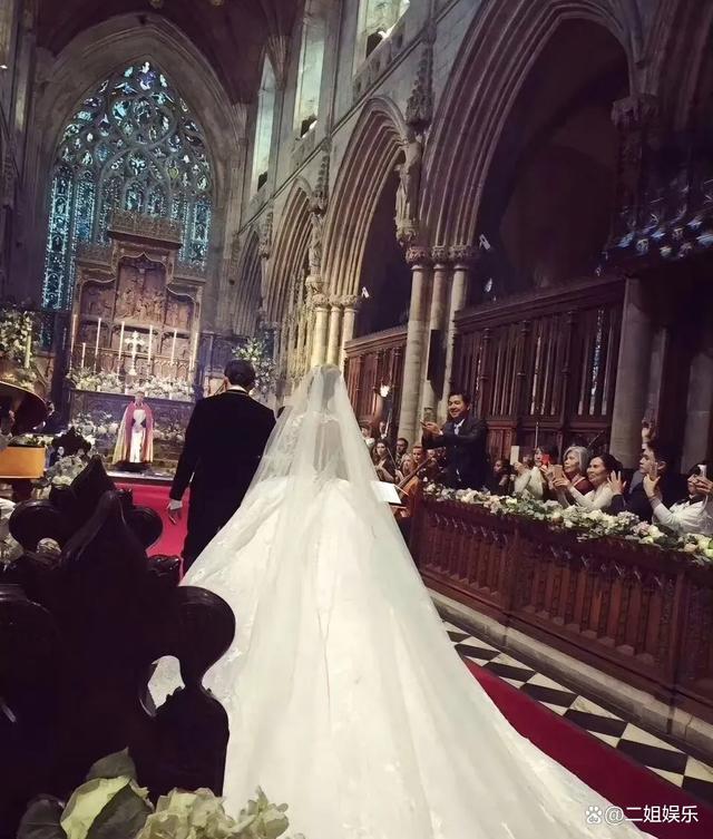 周杰伦婚纱照(周杰伦婚纱照捷克)