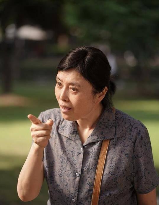 尖酸刻薄的女人的面相(尖酸刻薄的女人的面相网络上怎么叫)