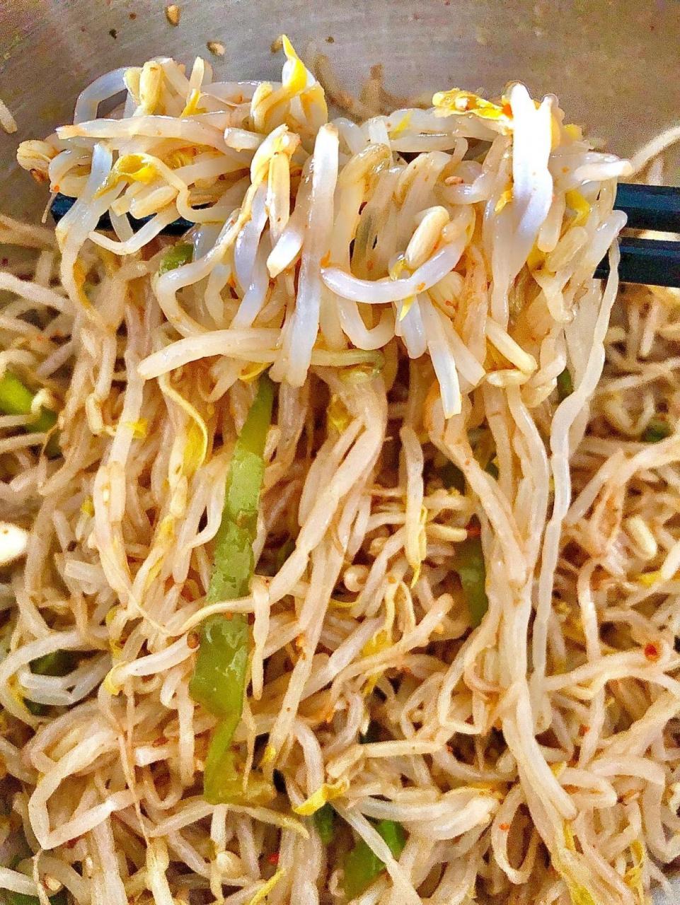 凉拌豆芽焯水几分钟(凉拌豆芽用水焯多长时间)