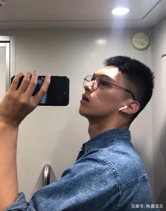 校草脸是什么脸型(校草脸是什么脸型的)